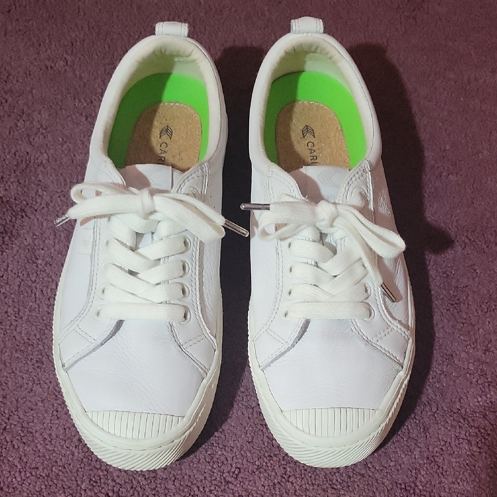Cariuma OCA Low White Leather Sneaker Size 10
